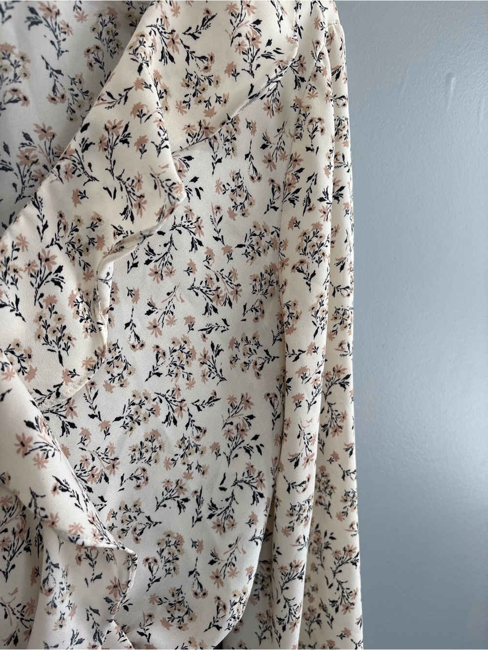 Max Studio Cream Delicate Floral Long Sleeve Blouse Waist Tie V-Neck Size XL - Picture 3 of 7